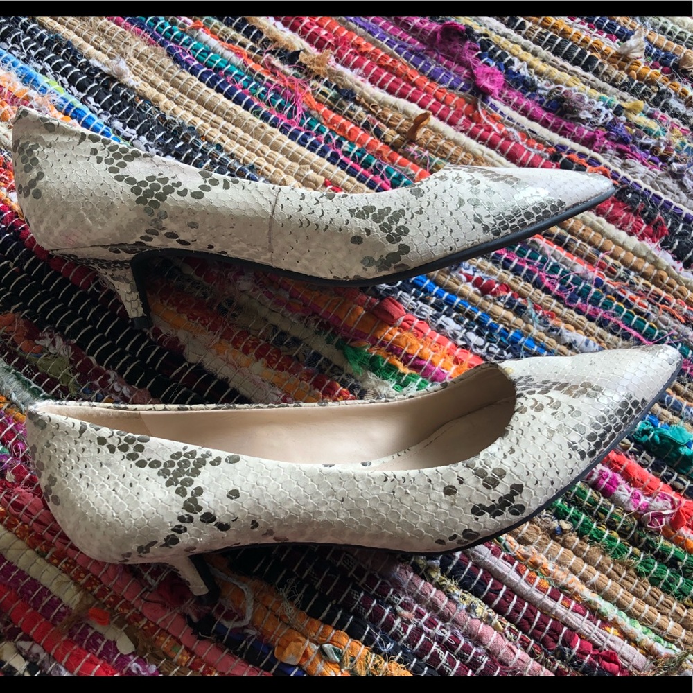 Vince Camuto Snake Print Pointed Heels Size 7 - image 2